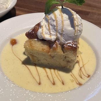 Yard House - Bread Pudding with Creme Anglaise (not great) - New American Near Me - Saint Louis Park, Minnesota Yard House - Bread Pudding with Creme Anglaise (not great) - New American Near Me - Saint Louis Park, Minnesota