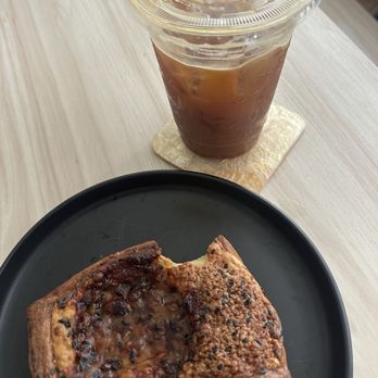 Menotti's Coffee Stop - Espresso tonic ($7) & French onion pastry ($7) - Coffee & Tea Near Me - Los Angeles, California