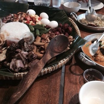Isla Restaurant - Bilao filled with Filipino delicacies, spicy laing & karekare - Filipino Near Me - Newark, California