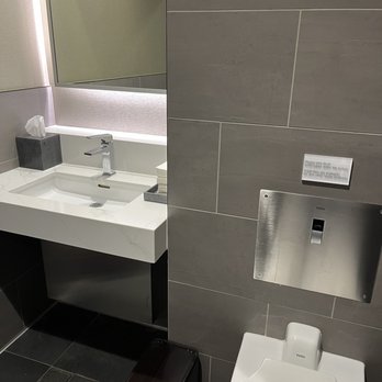 United Polaris Lounge - Private bathrooms - Airport Lounges Near Me - Sterling, Virginia United Polaris Lounge - Private bathrooms - Airport Lounges Near Me - Sterling, Virginia