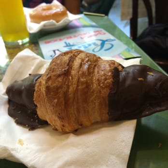 Bracafé - Chocolate croissant - Coffee & Tea Near Me - Barcelona, B