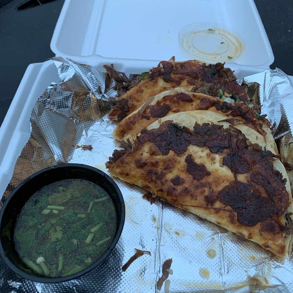 Beef Birriaquesa with the consume. Beef Birriaquesa with the consume.