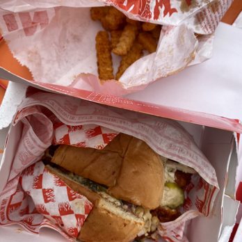 Howlin' Ray's - Chicken sandwich and fries - Southern Near Me - Los Angeles, California