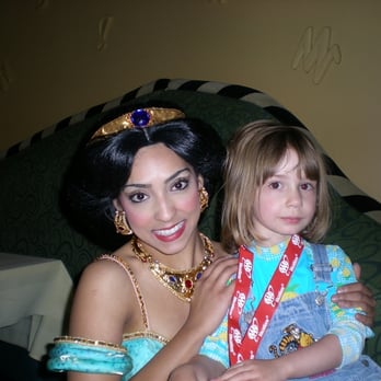 Goofy's Kitchen - Meeting Jasmine - American Near Me - Anaheim, California