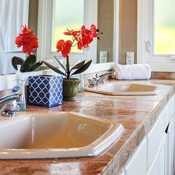 Hawaii Island Recovery - Bathroom