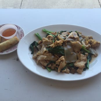 Thai Cafe - Pad see ewe lunch special - Thai Near Me - Downers Grove, Illinois