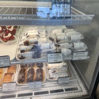 Stillwell's Bakery & Cafe - Bakeries Near Me - Wailuku, Hawaii Stillwell's Bakery & Cafe - Bakeries Near Me - Wailuku, Hawaii