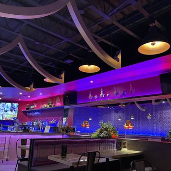Isaan Der - Interior - Thai Near Me - Toronto, Ontario