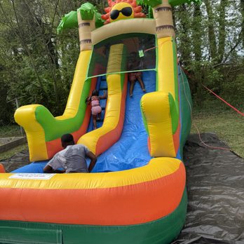 Splash Zone Party - Kids having a blast with the big water slide!! - Bounce House Rentals Near Me - Raleigh, North Carolina Splash Zone Party - Kids having a blast with the big water slide!! - Bounce House Rentals Near Me - Raleigh, North Carolina