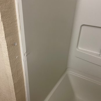 Ramada Inn - Shower walls bad conditions - Hotels Near Me - Lubbock, Texas Ramada Inn - Shower walls bad conditions - Hotels Near Me - Lubbock, Texas