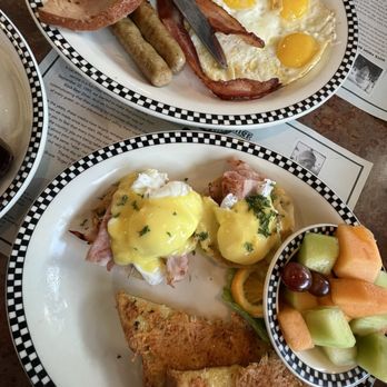 Black Bear Diner Amarillo - OUR Biggest The GRIZZ (top), Classic Benedict (bottom) - Diners Near Me - Amarillo, Texas Black Bear Diner Amarillo - OUR Biggest The GRIZZ (top), Classic Benedict (bottom) - Diners Near Me - Amarillo, Texas