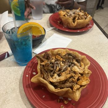La Parrilla Mexican Grill - This was juicy, savory, very flavorful...omgeee!!!! Deeeelicious!!!!! You have to try the "Taco Salad Texano" - Mexican Near Me - Hampton, Virginia
