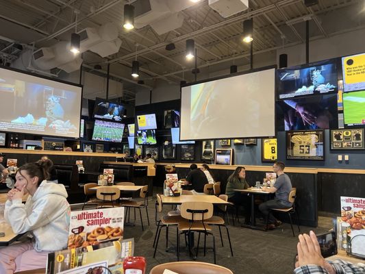 Buffalo Wild Wings by null