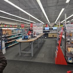 Staples - Store