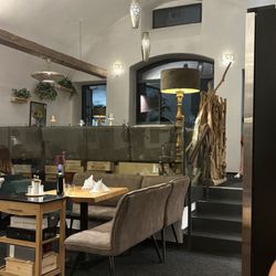 Love the interior design here.