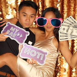 Freedom Photo Booth - Let the fun flow in the photo booth!