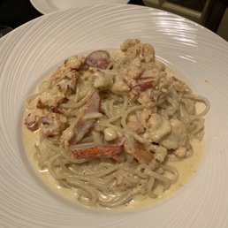 Linguine alfredo with lobster Linguine alfredo with lobster
