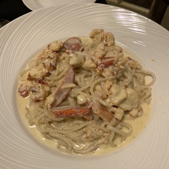 Tre Scalini Restaurant - Linguine alfredo with lobster - Italian Near Me - New Haven, Connecticut Tre Scalini Restaurant - Linguine alfredo with lobster - Italian Near Me - New Haven, Connecticut