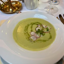 Restaurant Pilgrimhaus - Grüne Erbsencremesuppe mit Radieschen und Dillöl