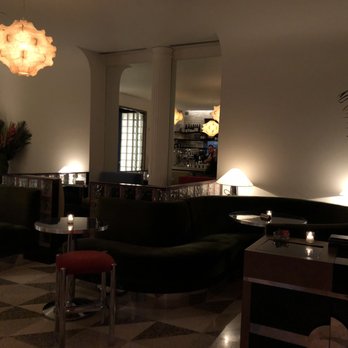 Primo's - Interior - Bars Near Me - New York, New York