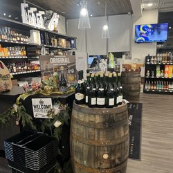 Sip'ology Wine & Spirits - Front desk area