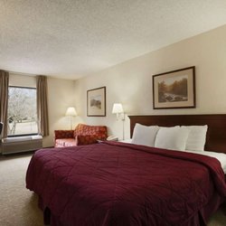 Days Inn by Wyndham Farmville - Standard King Bed Room