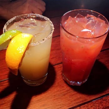 Bahama Breeze - Margarita (left) and Lemon breeze with strawberry (right) - Bars Near Me - Wayne, New Jersey