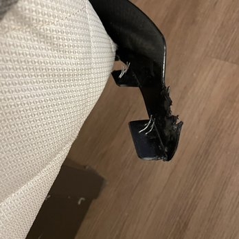 Hyatt Place Jackson/Ridgeland - Dangerous sharp metal staples exposed in a room they placed a toddler. - Hotels Near Me - Ridgeland, Mississippi Hyatt Place Jackson/Ridgeland - Dangerous sharp metal staples exposed in a room they placed a toddler. - Hotels Near Me - Ridgeland, Mississippi