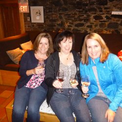 Uncorked Tours - Ladies enjoying NB wine on the Uncork Tour