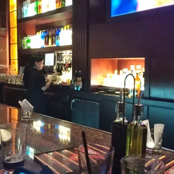 BJ's Restaurant & Brewhouse - BJ's Bar. - New American Near Me - Glendale, California