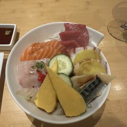 Chirashi bowl Chirashi bowl