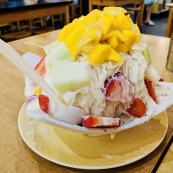 Class 302 Cafe - Shaved Ice with strawberries, honeydew, and mango! - Taiwanese Near Me - Cerritos, California Class 302 Cafe - Shaved Ice with strawberries, honeydew, and mango! - Taiwanese Near Me - Cerritos, California