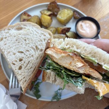 Everyday Eatery - Cali chicken sandwich - Cafes Near Me - Irvine, California