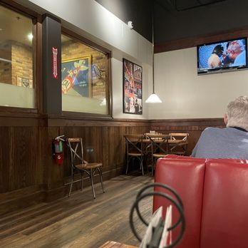 Giordano's - Inside - Pizza Near Me - Morton Grove, Illinois