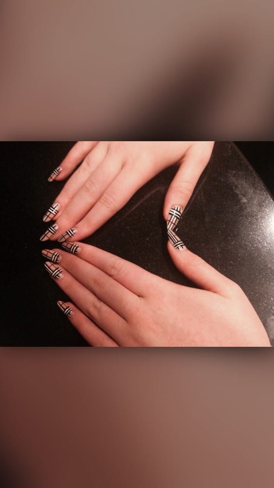 Glamour's Nails Logo
