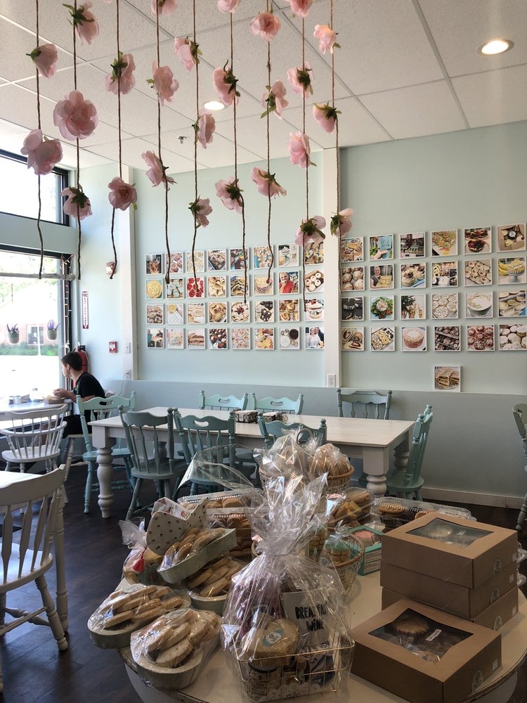 Life is Sweet Bakery & Cafe Logo