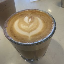 Almond cookie latte