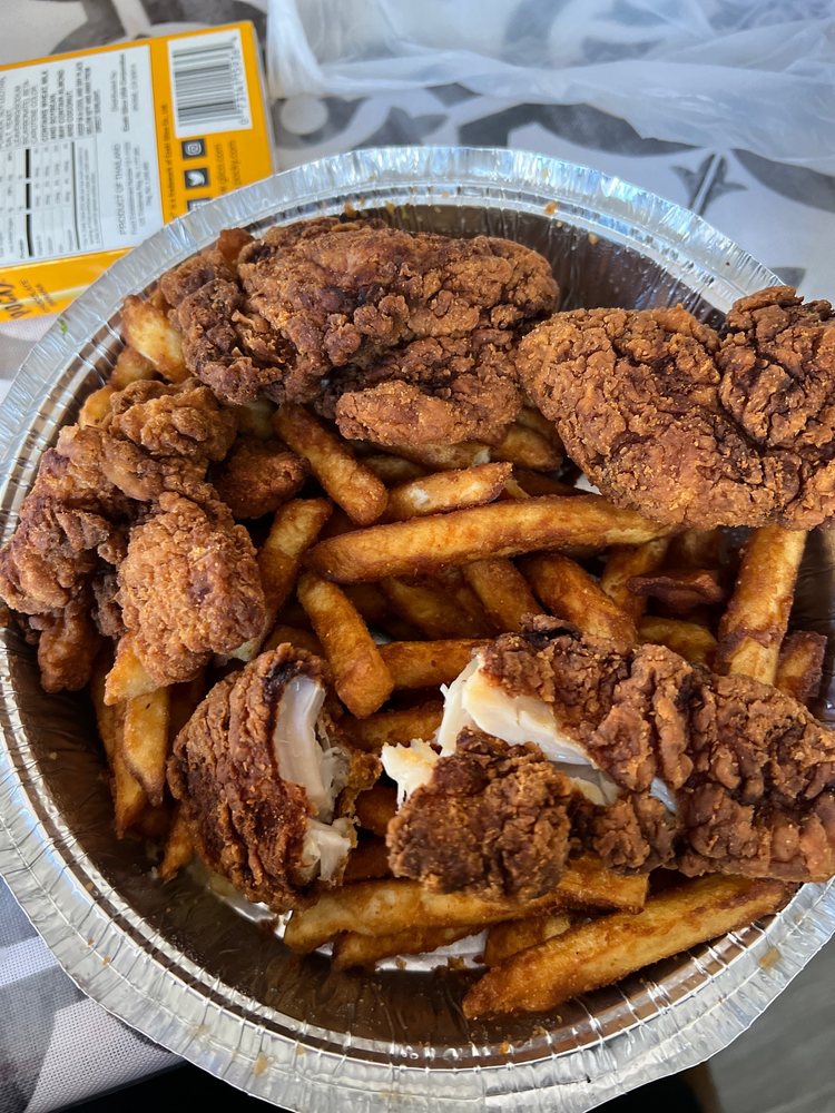 EATS ON 79 MARKETPLACE Updated September 2024 16 Photos 7901 John