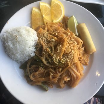 Liquid Ginger - Pad Thai Noodles With Chicken , Beef , Or Shrimp - Asian Fusion Near Me - Gainesville, Florida