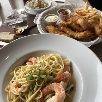 Sam's Chowder House - Yummy - Seafood Near Me - Half Moon Bay, California
