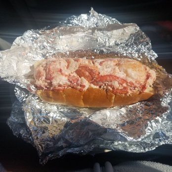 The  Raw Bar - Pandemic lobster roll *2020* - Bars Near Me - Mashpee, Massachusetts
