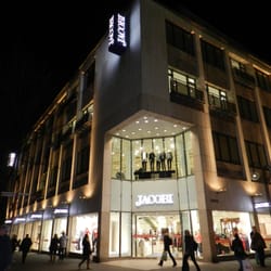 Jacobi - Modehaus Jacobi Haupteingang bei Nacht