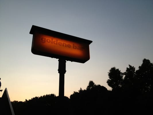 Die Goldene Bar by null