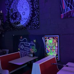 Paradise Axe and Arcade - Cool and fun