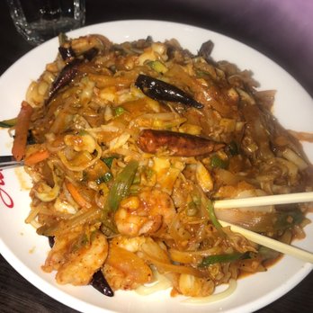 Yu's Mandarin - Seafood noodle Extra garlic and hot sauce and vinegar - Chinese Near Me - Vernon Hills, Illinois