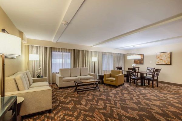 DoubleTree by Hilton Hotel Lawrence by null