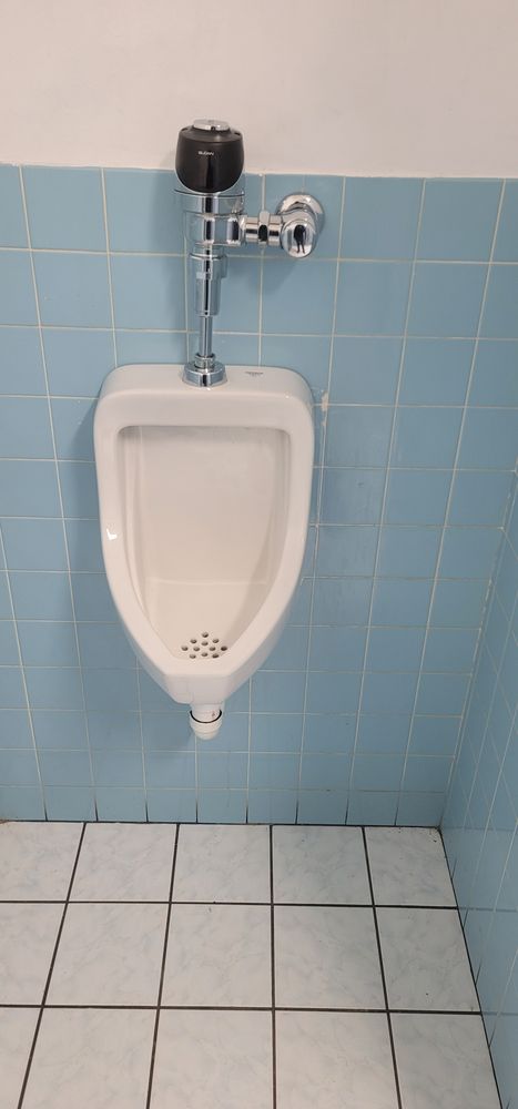 Slide of Mister Rey Electric & Plumbing services