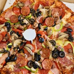 Me N Ed’s Pizzeria & Crafthouse - Classic combo, delicious!