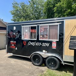 Fruit Street Kitchen - Cute food truck and looks pristine