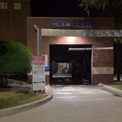 No interior lights at night, but the wash works fine if you don't mind sitting in the dark for a bit. Lock your doors!